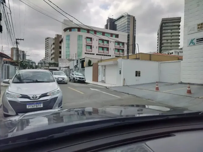 [Vendo casa em localização com alto potencial comercial ] - Atrás Clínica Dom Lagoa - foto