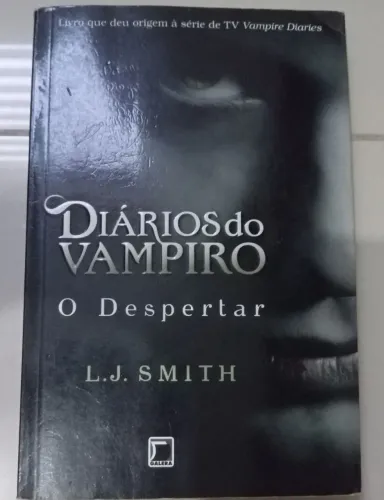 Vende-se livro "Diário do vampiro"
