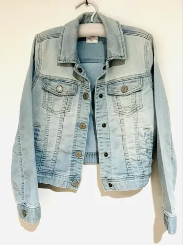 Jaqueta jeans Gapkids tamanho M ou 8-10 anos