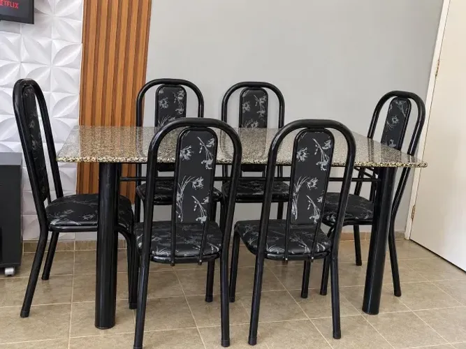 Mesa de jantar com tampo de granito + 6 cadeiras