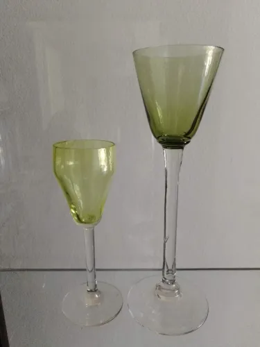 2 Antigos Delicados Cálices Vintage Coloridos Para Licor
