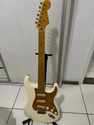 Guitarra fender squier classic vibe ?50s