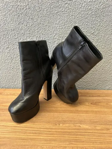 bota preta couro cano curto meia pata madison - arezzo - tamanho 34