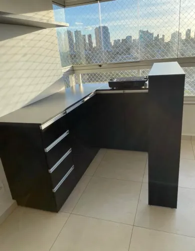 Conjunto armário bar/ área gourmet com bancada.