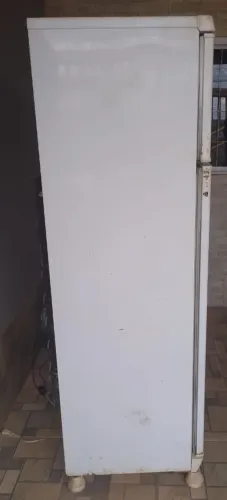Geladeira velha, parou de funcionar