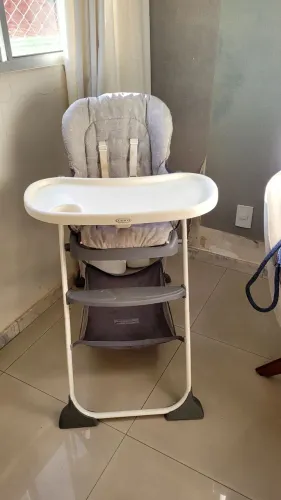 Cadeirinha de alimentação 