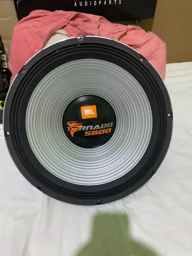 Vendo alto falante de 18 tornado jbl