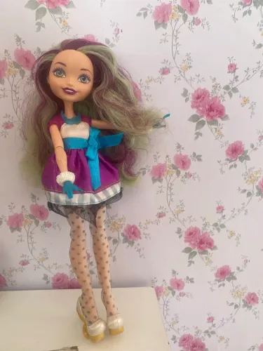 Boneca ever after high meddie