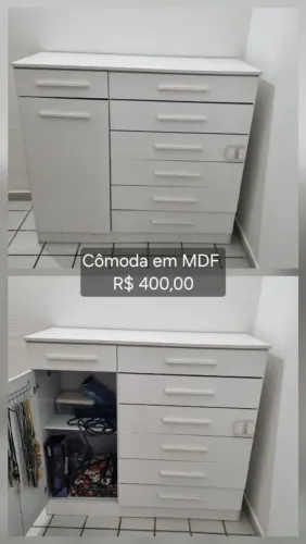 Cômoda de MDF com 7 gavetas.