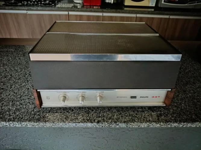 Vitrola Philips GF - 447 - Maleta Portátil