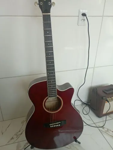 Vendo violão Giannini folk elétrico semi novo vai com alça capotraste e tri pé 