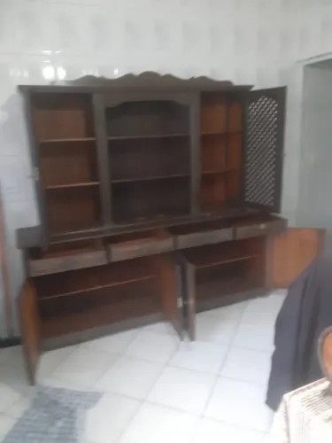 Cristaleira de imbuía antiga