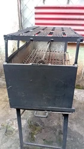 Churrasqueira em chapa de aço 