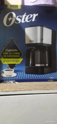 Cafeteira Oster com 1.2 de capacidade rende até 32 xícaras de café 