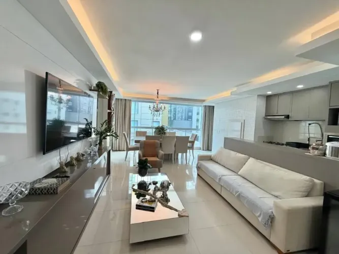 Avenida Avenida Ubirajara, apartamento de frente, 2 quartos com infraestrutura de lazer!