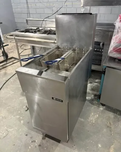 Fritadeira a gás Macom 