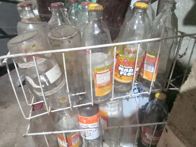 Venda de garrafas de cajuina de vidro usadas