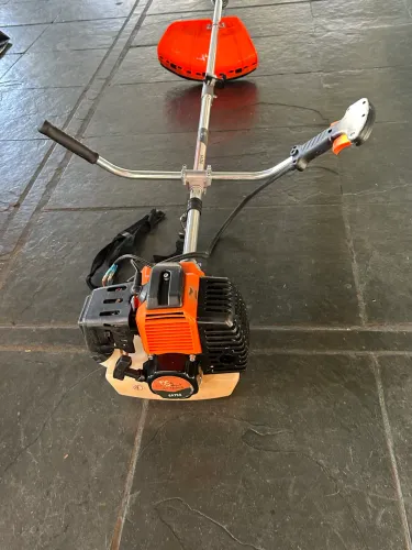 Roçadeira NAKAN 65cc Potente em Ótimo Estado - Pronta para Uso