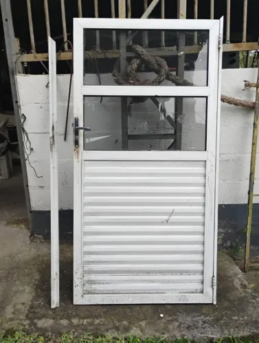 Portão social de aluminio.