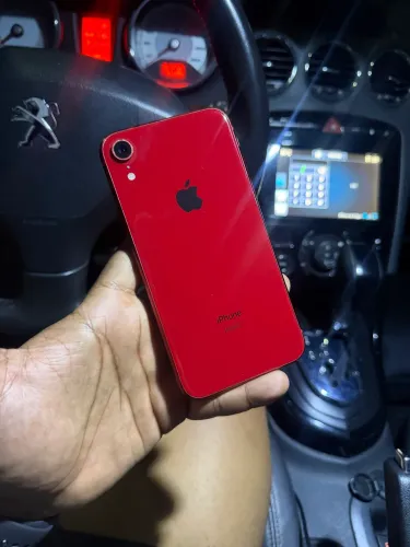 iPhone XR 64gb vermelho! Aceito cartão até 12x.