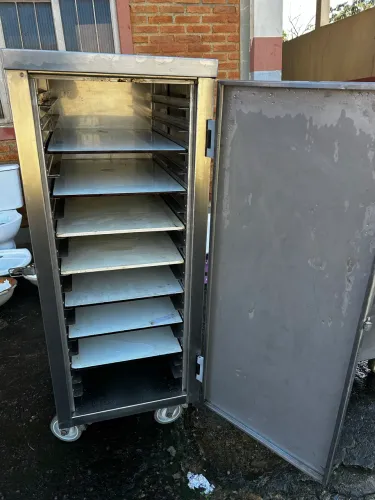 Estufa Inox com Rodízios e Prateleiras