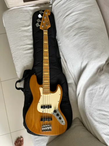 Baixo SX com captação Fender