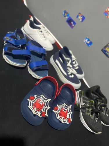 Tênis na numeração 25/26