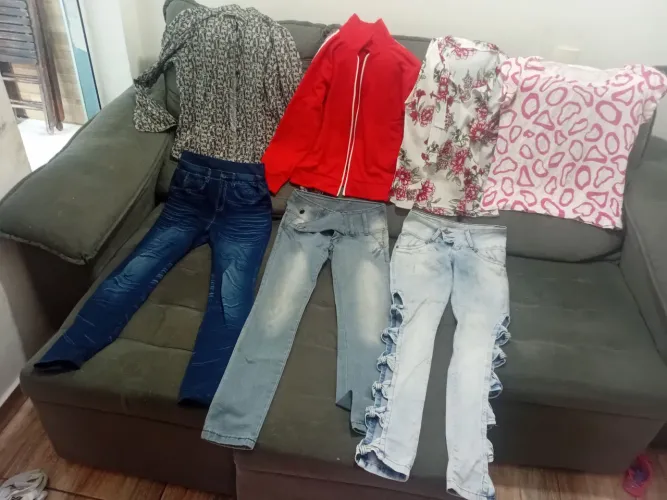 Vendo calças 38 blusas m tudo por 80 reais