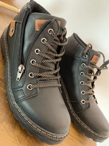 Bota semi novo TAM 37