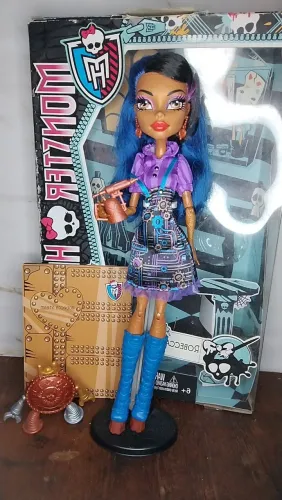 Boneca Monster High Robecca Steam Art Class