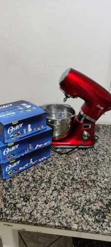 Batedeira Digital Oster 5L 127v + 3 acessórios na caixa