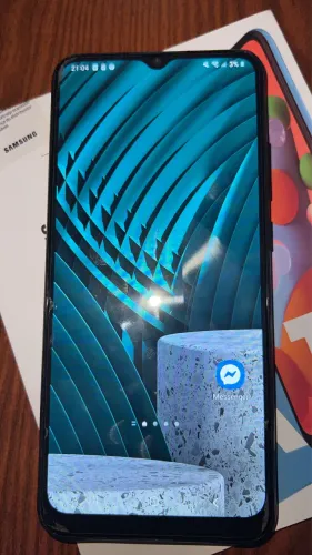 Samsung Galaxy A02 na cor preta.