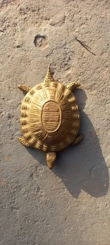 Tartaruga em metal