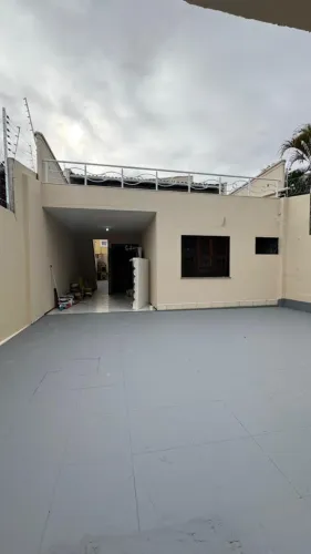 CD 005, Casa duplex, 05 quartos, 05 banheiros, 03 vagas