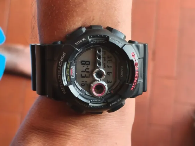 Relógio G-Shock GD100-1DR - Impecável, Novo e Sem Marcas de Uso