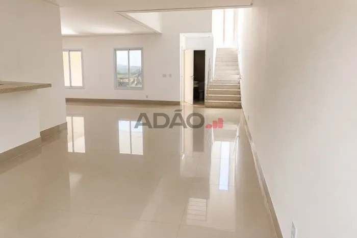 Sobrado com 4 suítes no Condomínio Ilhas de Alegranza, Jardim Mariliza, em Goiânia.
