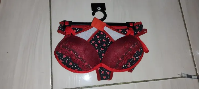 Kit lingerie com sutiã e calcinha novos, cor: vermelho tamanho: P