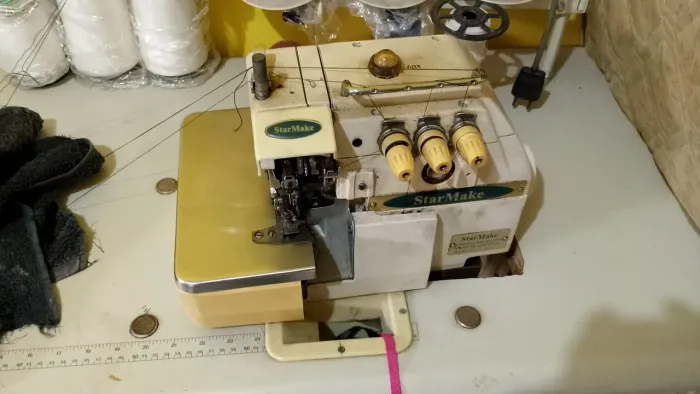 Máquina overloque industrial semi Nova 