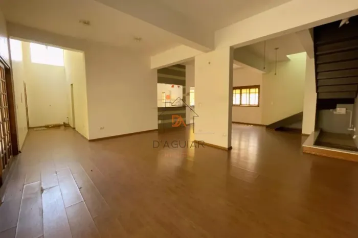 Sobrado para Alugar no Jardim Valparaiso com 300m² e 3 dormitórios/quartos disponíveis