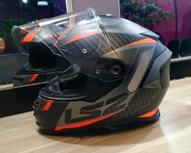 Capacete LS2 Storm em ótimo estado de conservação