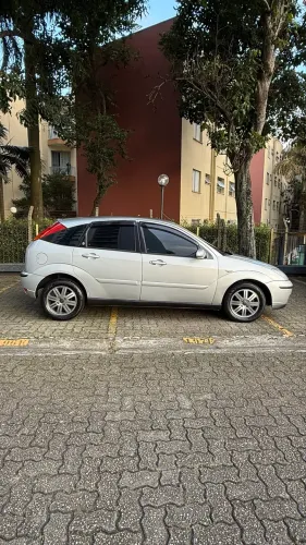 Ford Focus Ghia 2.0 16v/ 2.0 16V Flex 5P AUT 2004