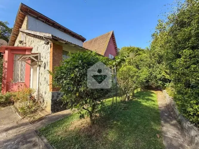 Casa à venda com 5 quartos, 400m² - Retiro - Petrópolis/RJ