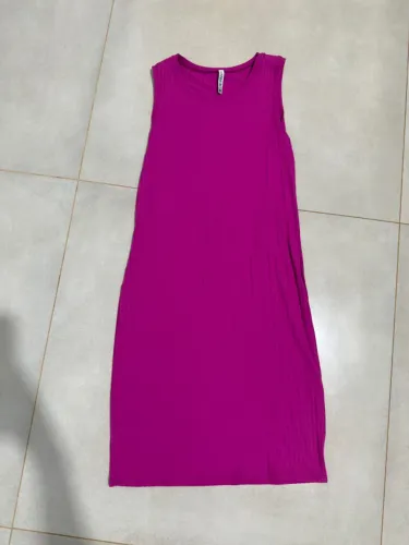 Vestido Cotton b rosa, canelado, não é transparente, nunca usado