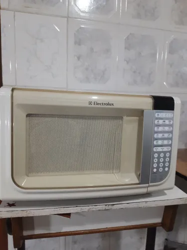 Micro-ondas Electrolux MEF41 31L 127v branco funciona tudo - ótimo estado, ACEITA CARTÃO 