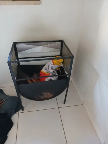 Vendo uma churrasqueira  60 reais 