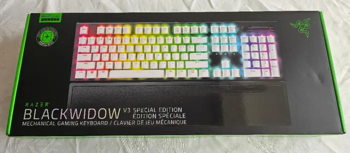 Lacrado - Teclado Mecânico Gamer Razer BlackWidow V3