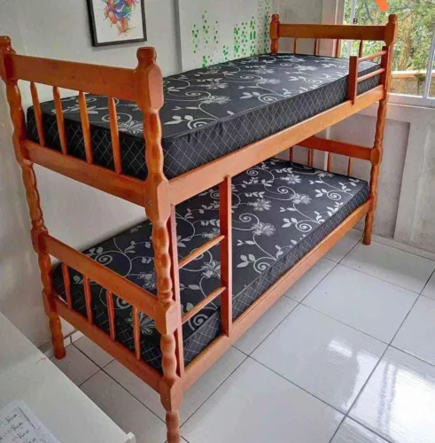 VENDDO CAMA DE SOLTEIRO BELICHE MADEIRA EUCALIPTO NOVO