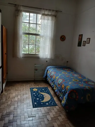 Quarto Mobiliado em Apto. Em Santa Cecília (próximo ao metrô)