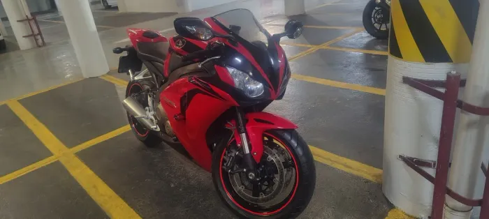 CBR Fireblade 1000RR novíssima
