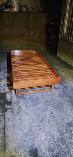 Cama Auxiliar em Madeira Angelim Maciço - Ótimo Estado
